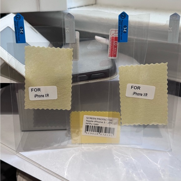 🌹 Brand New Beauty and the Beast iPhone XR Wallet Case - Never Used 🌹 - Picture 14 of 16